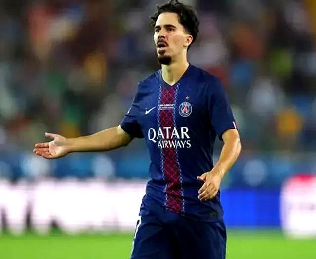 包含英超倒计时；巴黎圣日耳曼今夜强势反弹；细节引发关注；气氛紧张；更衣室氛围转暖的词条